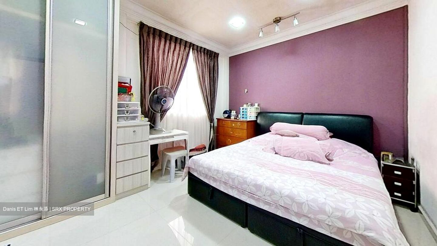 Parry Avenue (D19), Terrace #503511301